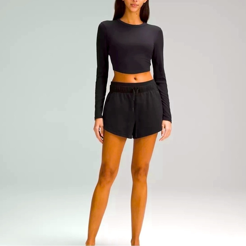Lululemon Inner Glow High-Rise Short
2.5", Black Apparel